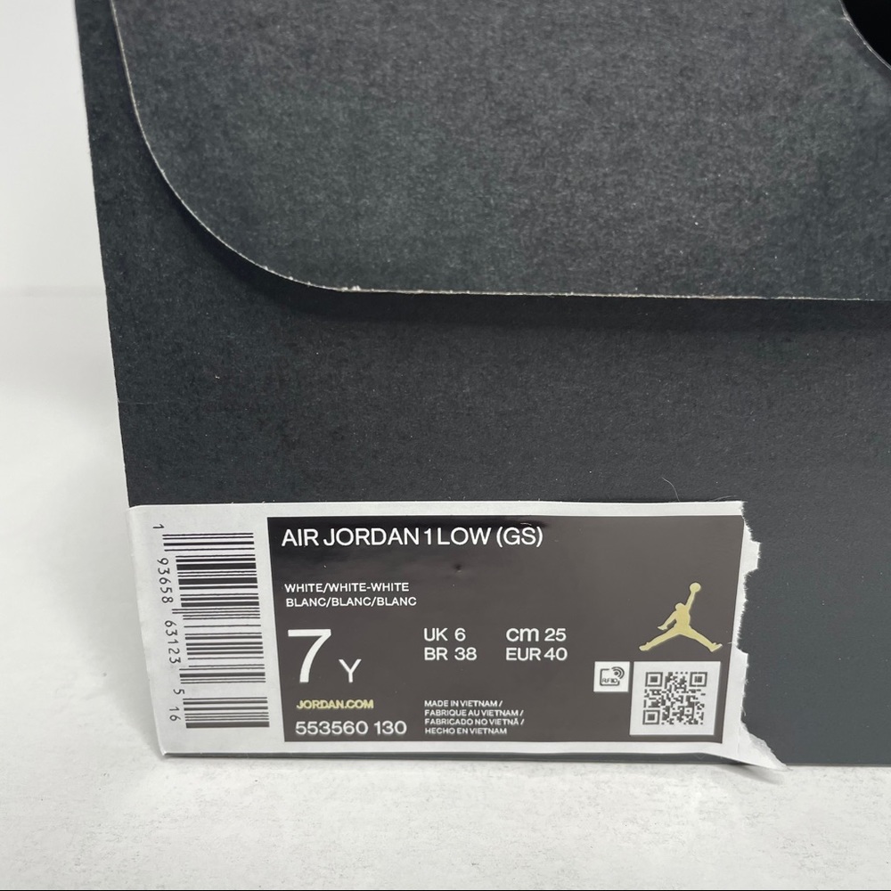 Nike Air Jordan 1 Retro Low GS Triple White NEW - Picture 4 of 4